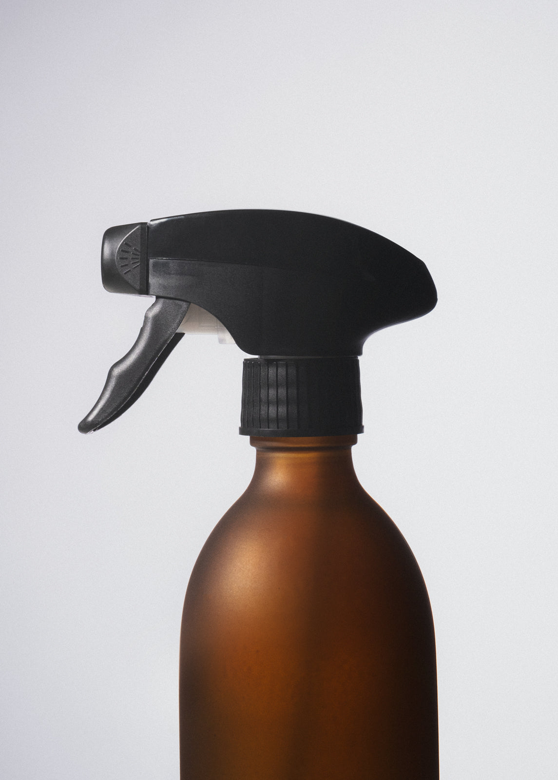 Kuishi Frosted Amber Spray Bottle