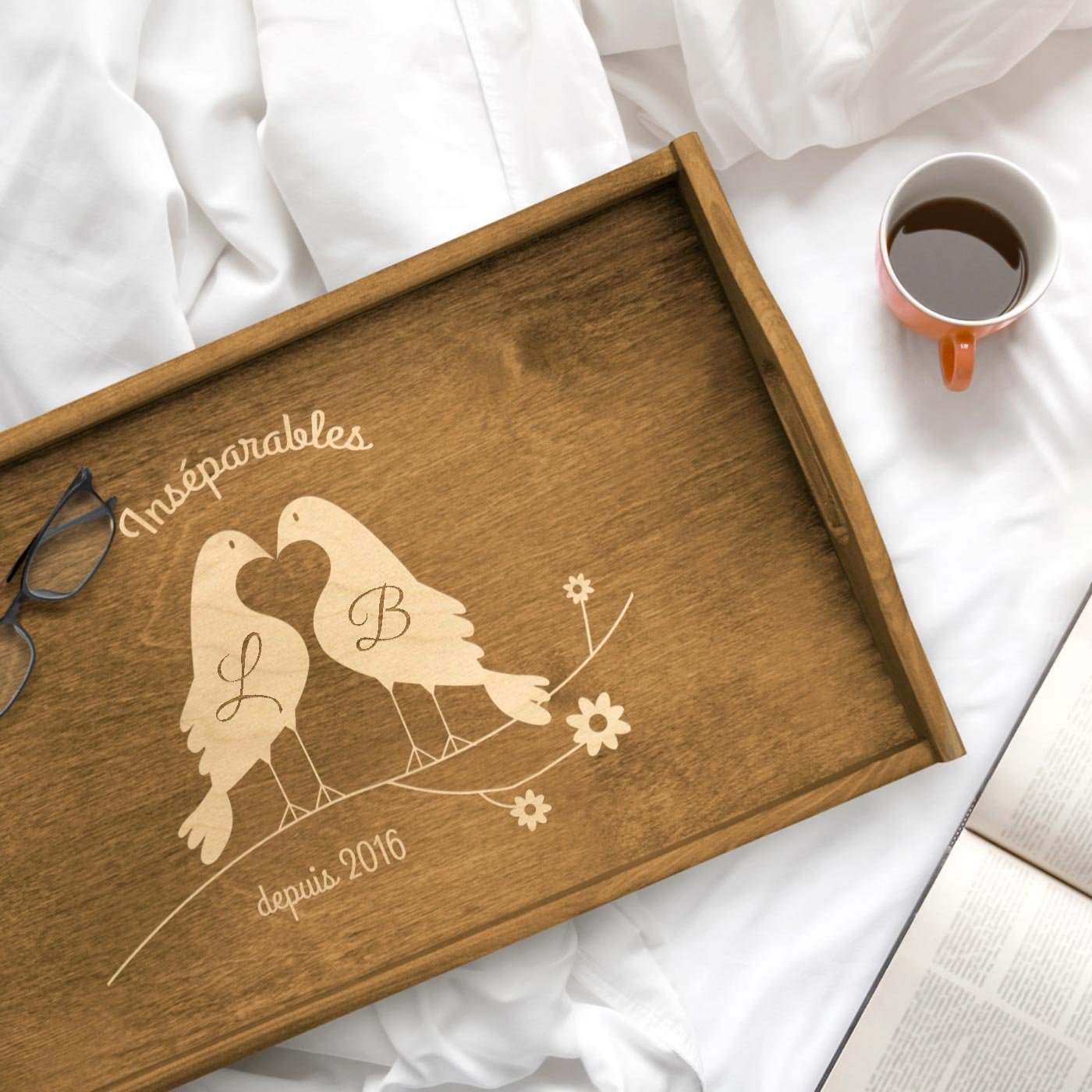 Mesa de noche plegable Murrano con grabado personalizado para aniversario de bodas