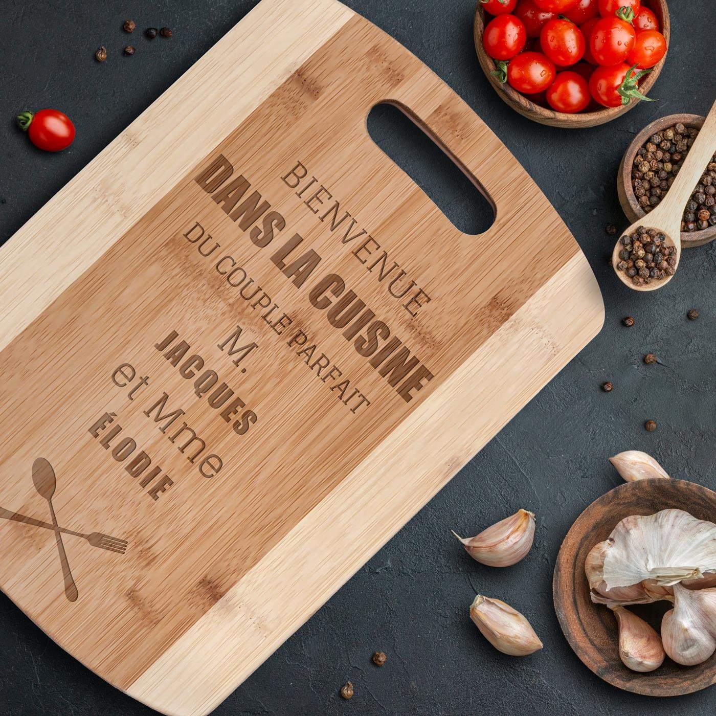 Planche à découper en bambou personnalisée pour un couple parfait