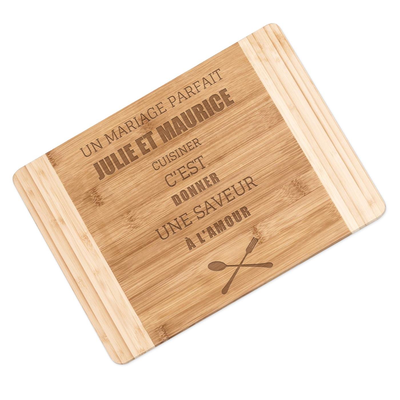 Planche à découper en bois de bambou personnalisée pour un couple pour mariage