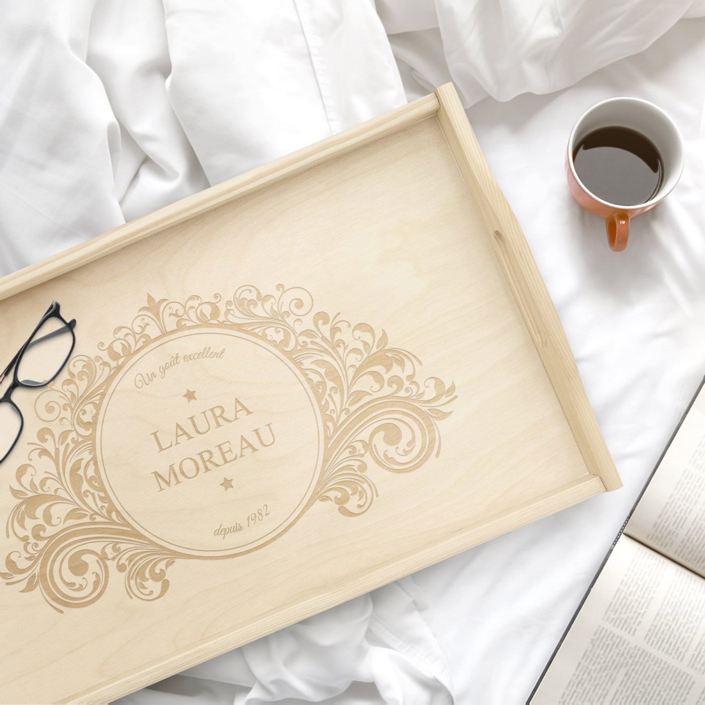 Bandeja de cama personalizada de madera natural para el cumpleaños de mamá
