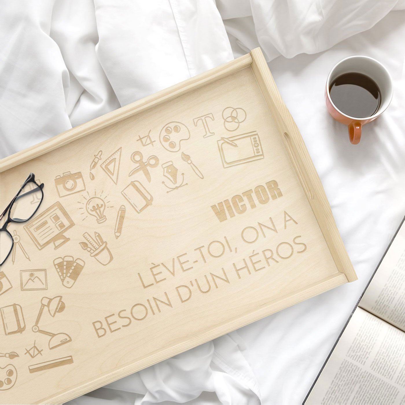 Mesa de noche plegable con grabado personalizado para el Día del Padre