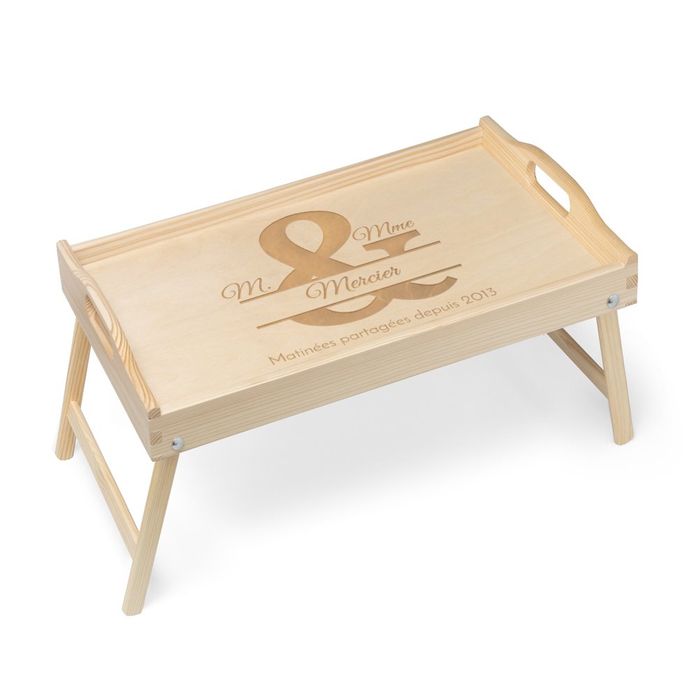 Bandeja de cama de madera natural personalizada con grabado para amigos del aniversario de boda
