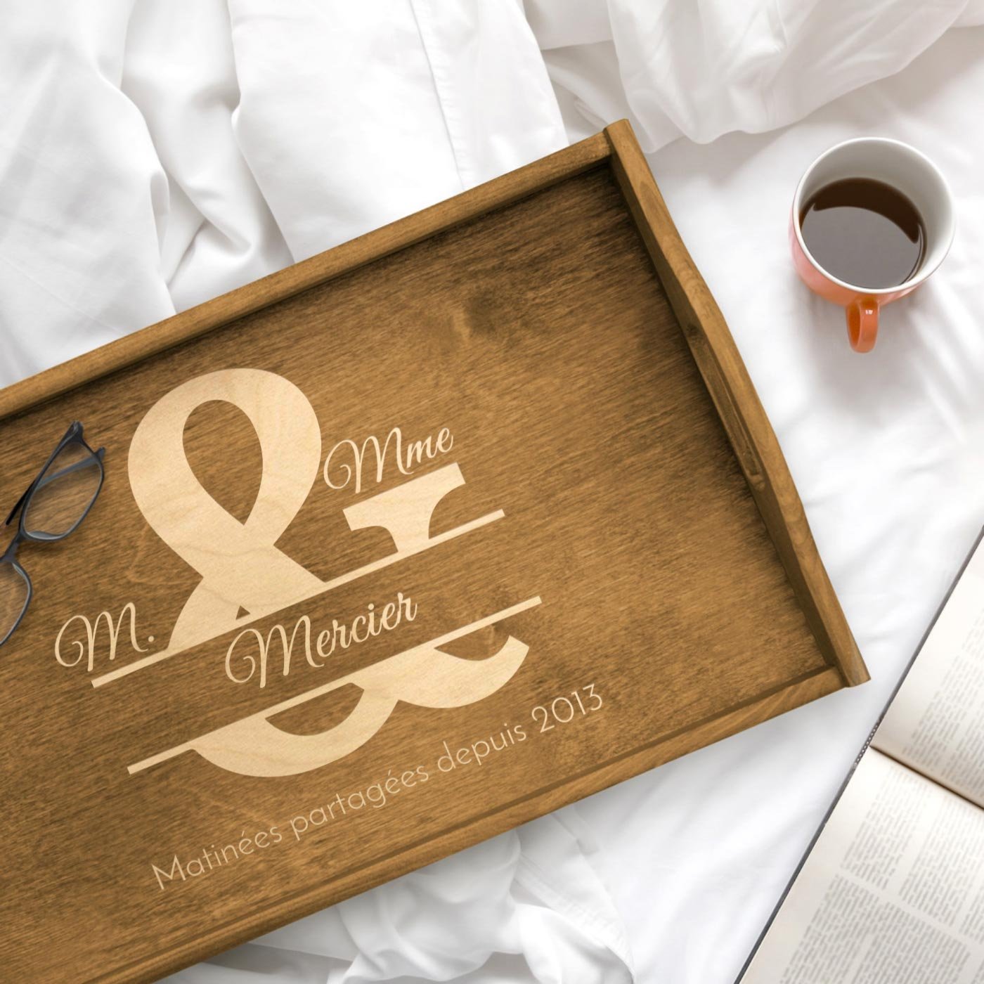 Tray de cama de madera Murrano con grabado para el aniversario de boda de los padres