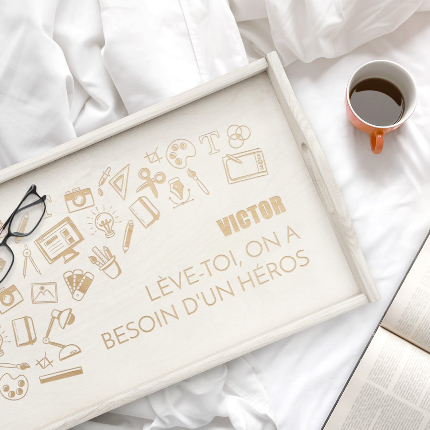 Bandeja de cama plegable de madera con grabado personalizado para el cumpleaños de un niño