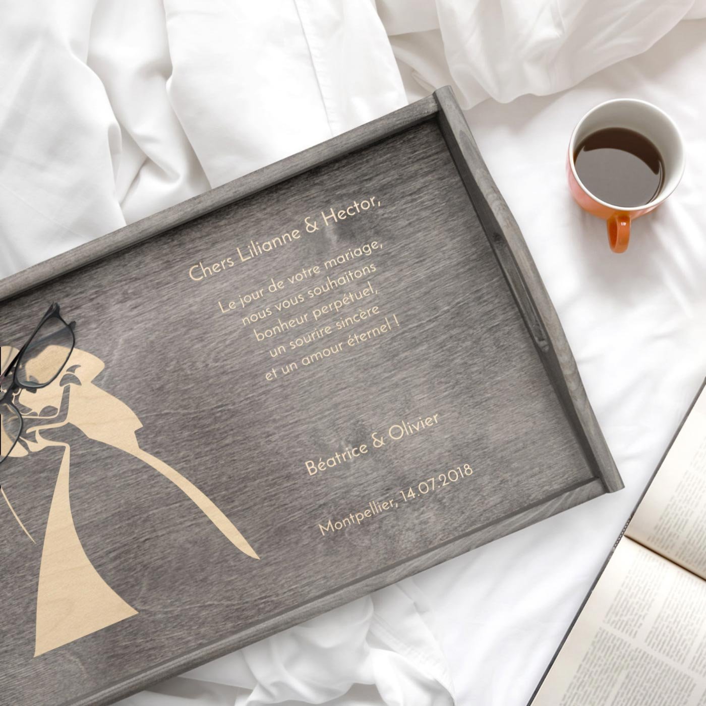 Bandeja de cama plegable Murrano con grabado para una pareja - Regalo de aniversario de bodas