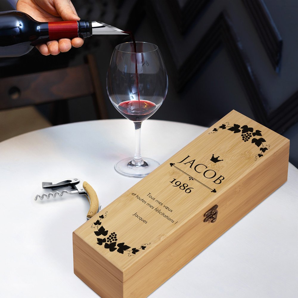 Murrano Wine Gift Box with 4 Accessories for a Friend's Birthday