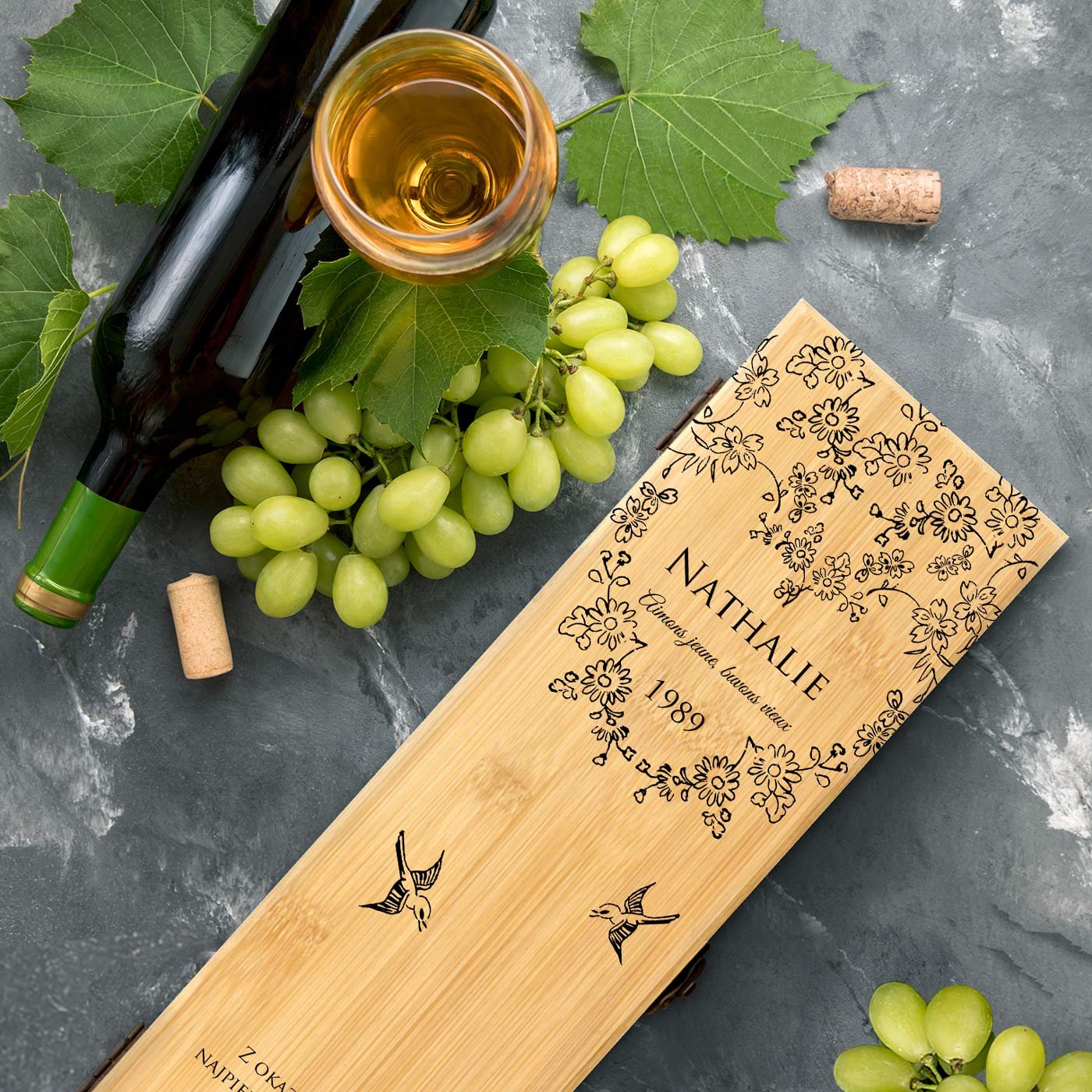 Murrano Wine Gift Box with 4 Accessories for Sister's Birthday