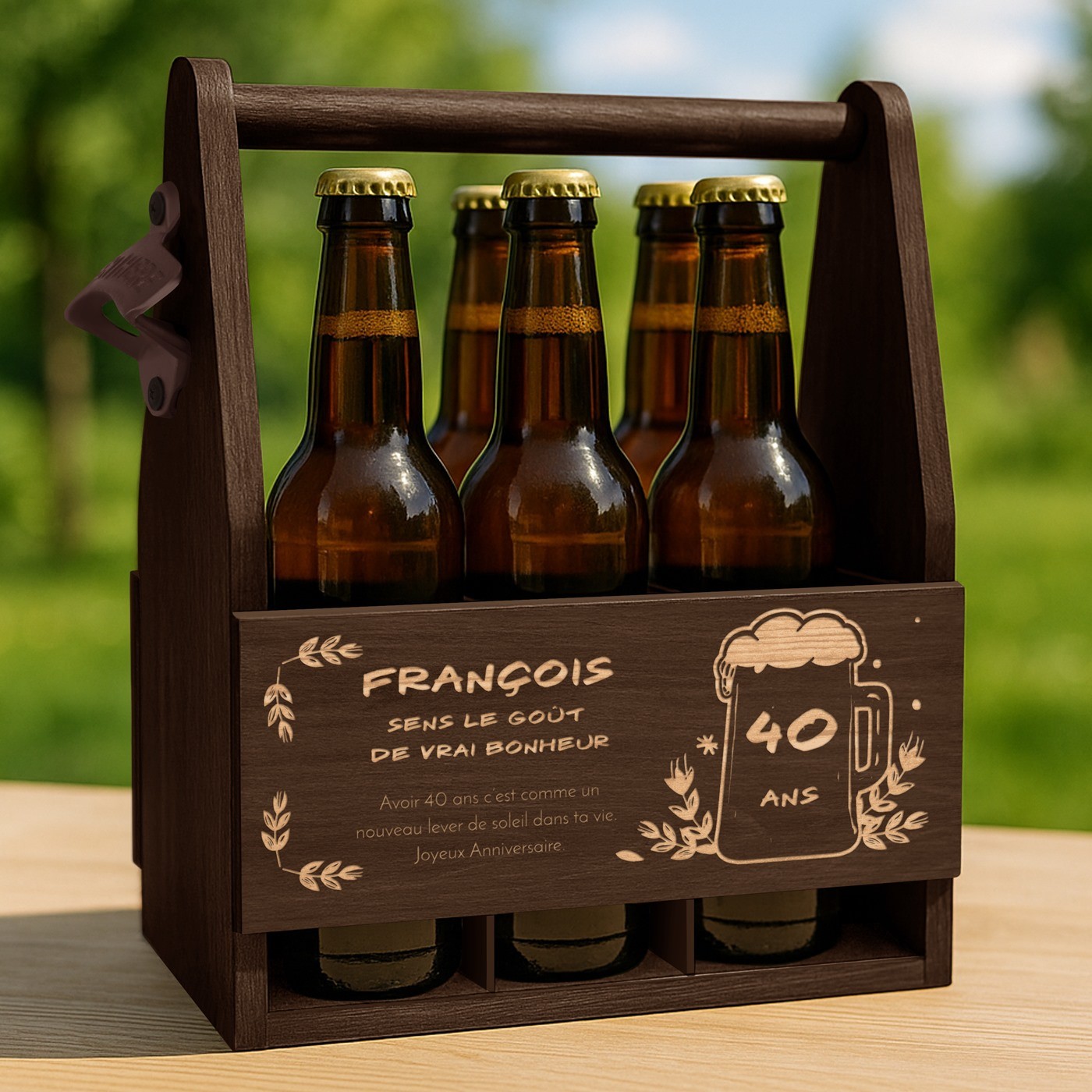 Portador de cerveza de madera personalizado para un cumpleaños número 40