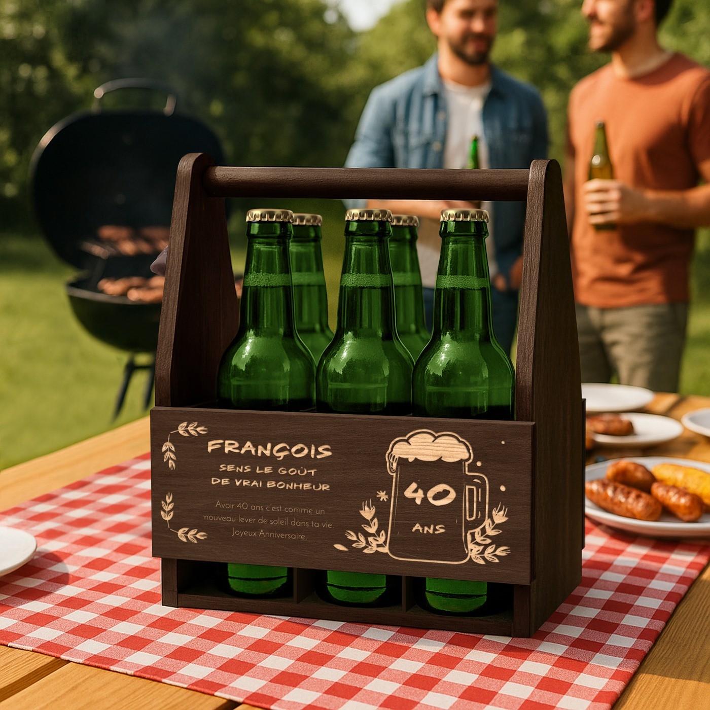 Portador de cerveza de madera personalizado para un cumpleaños número 40
