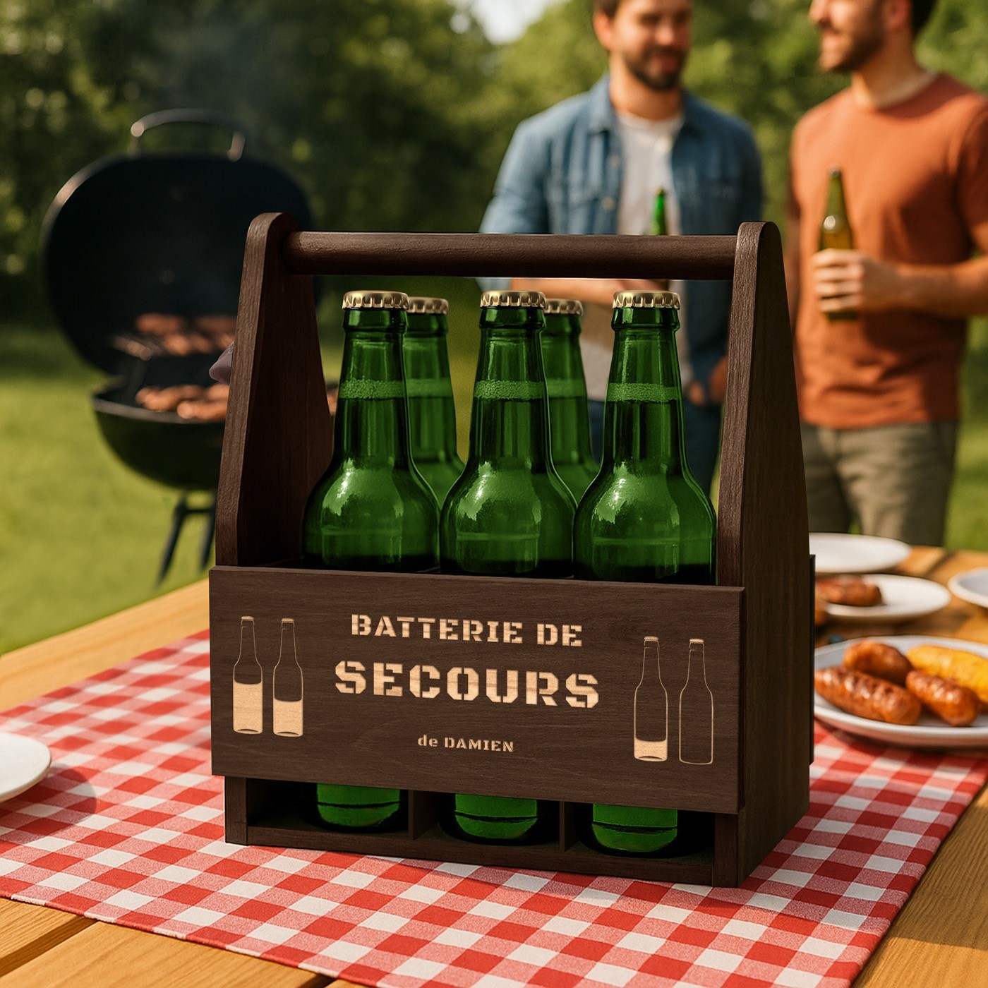 Portador de cerveza de madera personalizado con grabado para primo