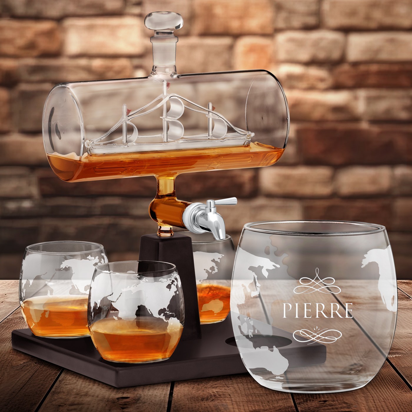 Set de decantador de whisky Murrano con barco y 4 vasos para el aniversario de un amigo