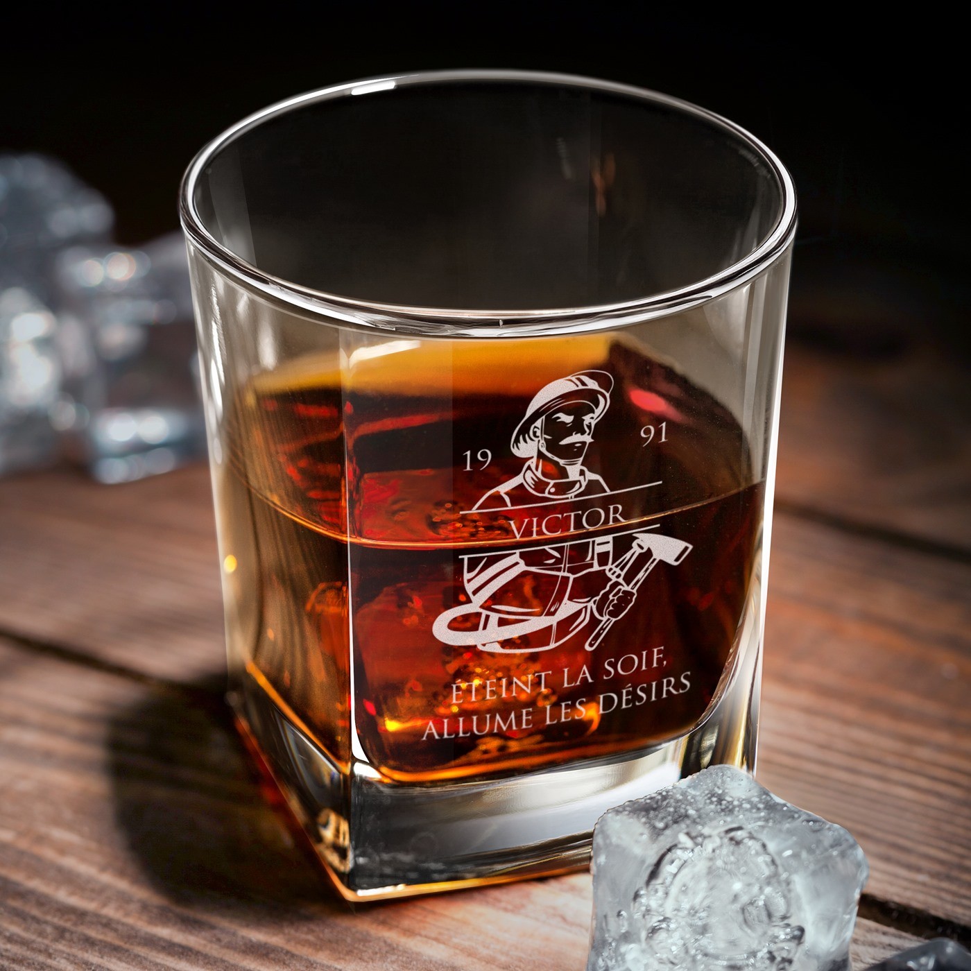 Set de decantador de whisky Murrano y 6 vasos con grabado láser para un bombero por aniversario
