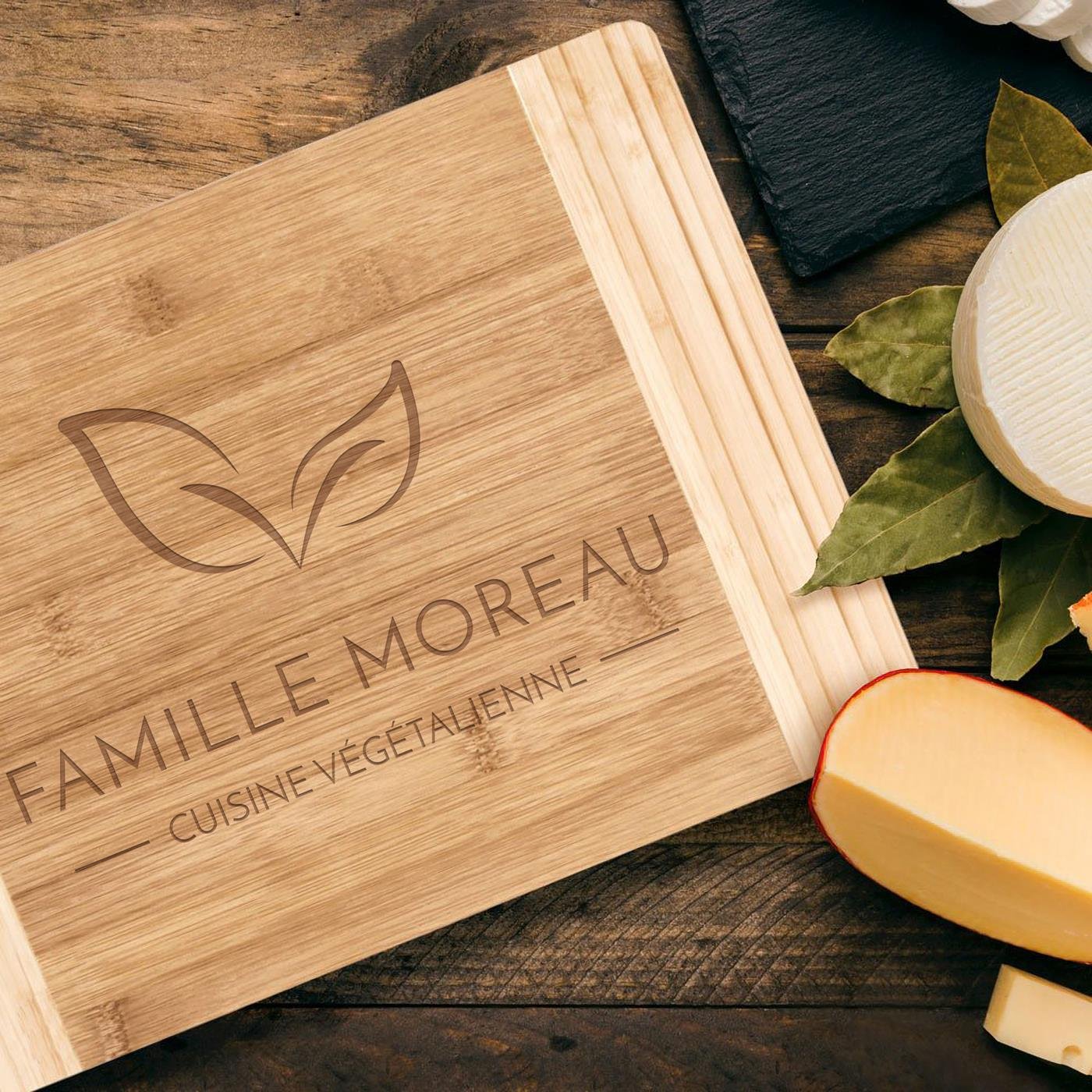 Planche à découper en bambou Murrano avec gravure personnalisée pour une famille végan