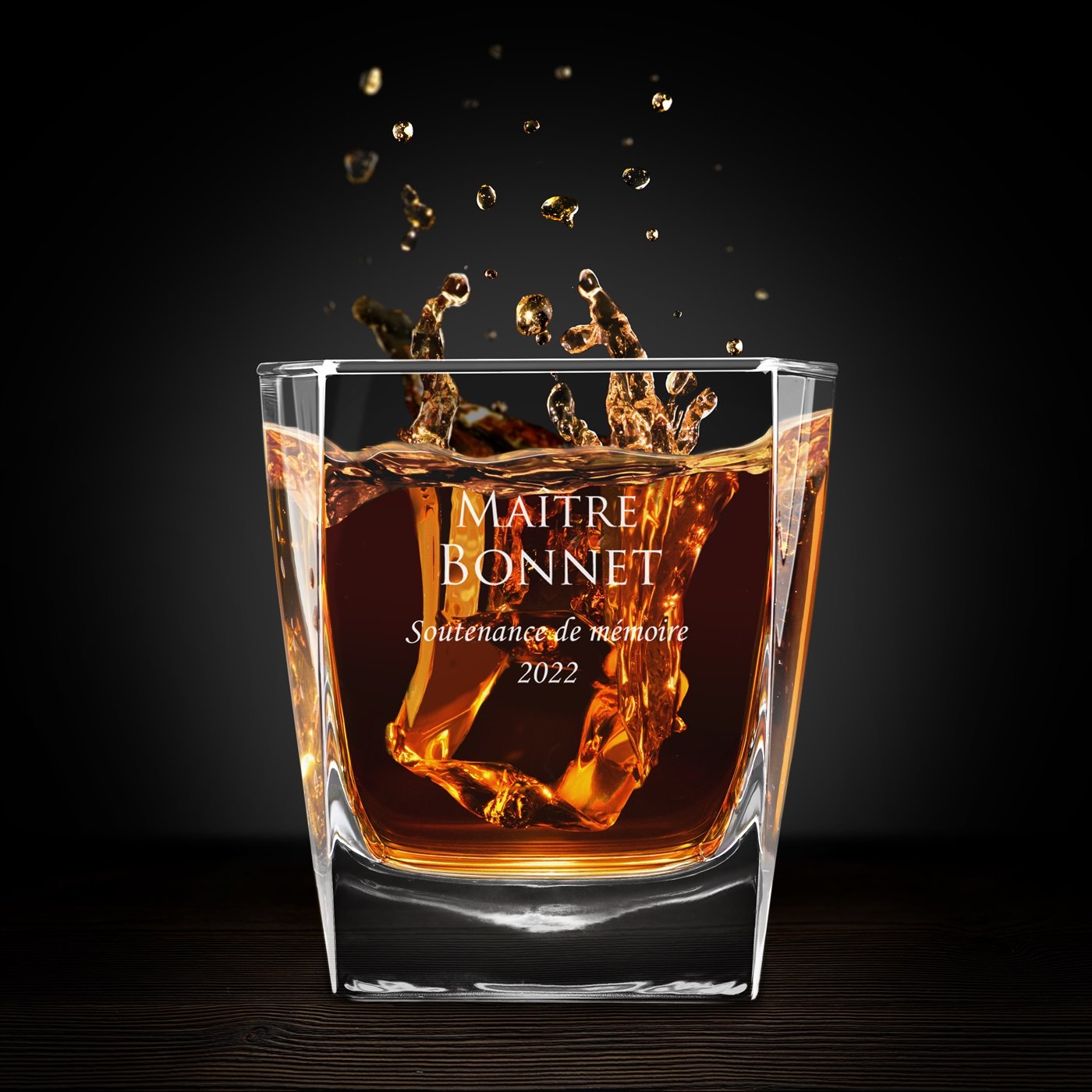 Copa de whisky grabada con láser Murrano para graduados