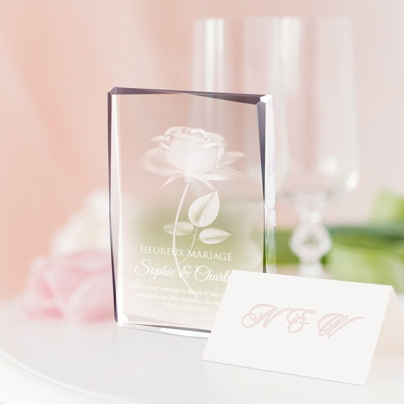 Statue en cristal Murrano avec rose gravée dans un coffret personnalisé pour un couple