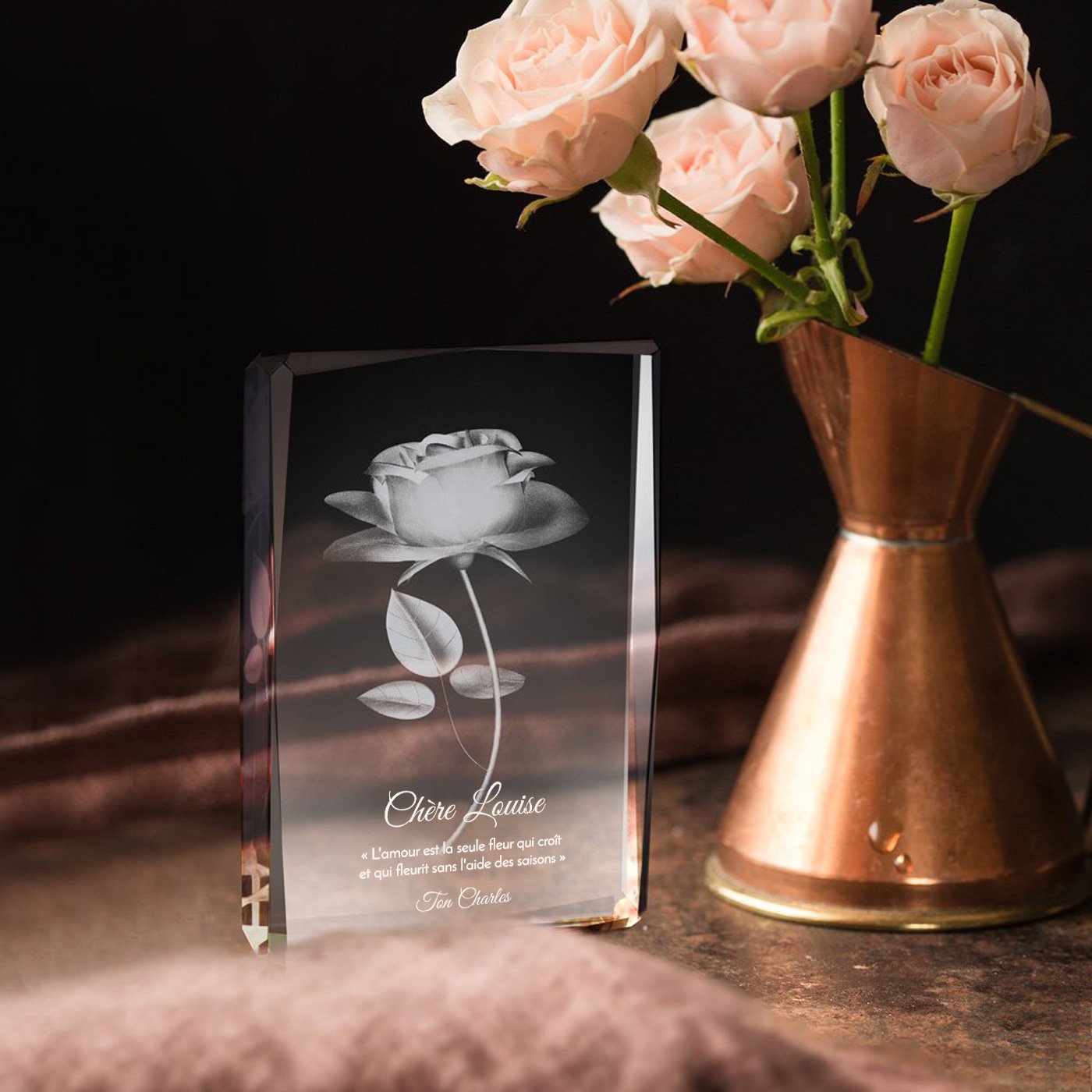 Figura de cristal Murrano con rosa grabada y caja personalizada para San Valentín