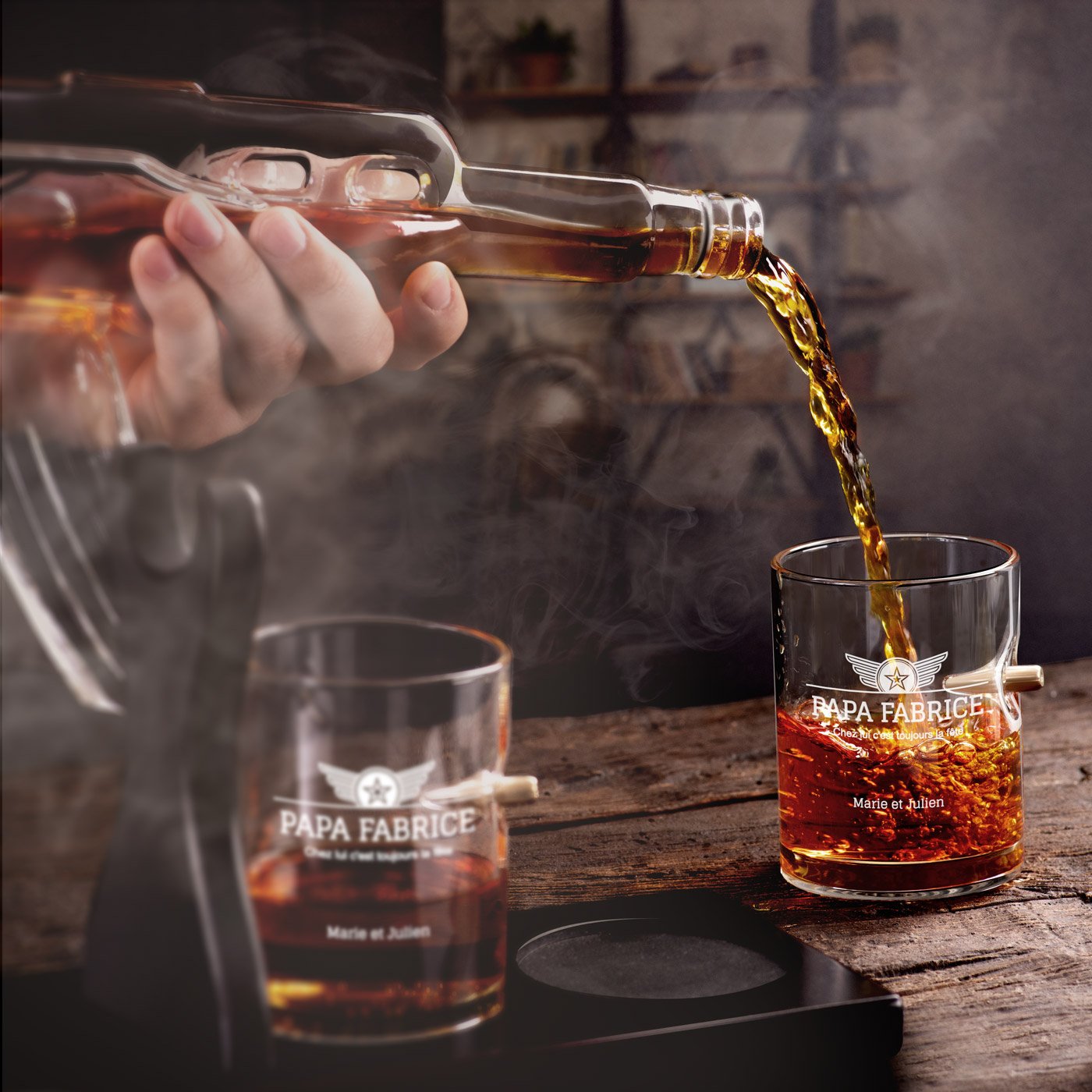 Set de vasos de whisky Murrano - Botella en forma de rifle y 4 vasos con grabado para papá
