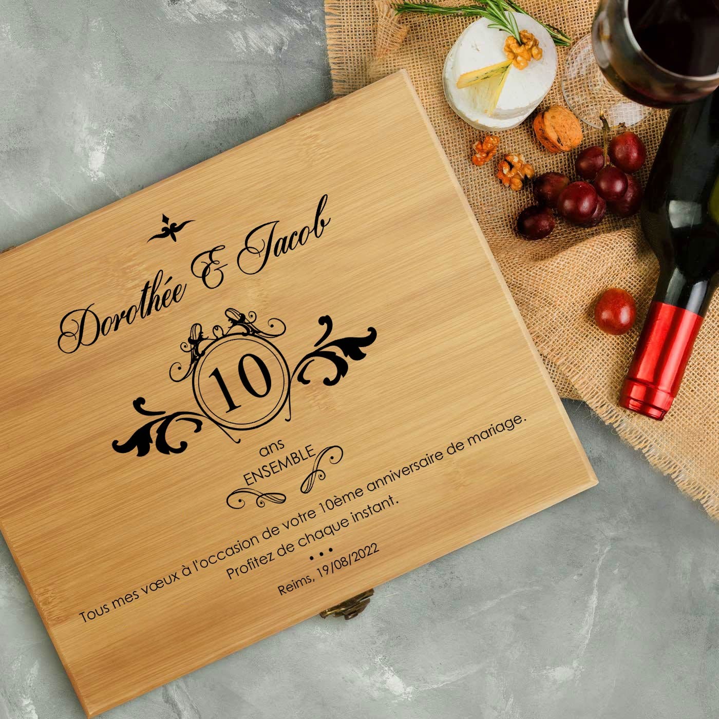 Set de accesorios para vino con estuche de bambú personalizado para una pareja - 10º aniversario de bodas