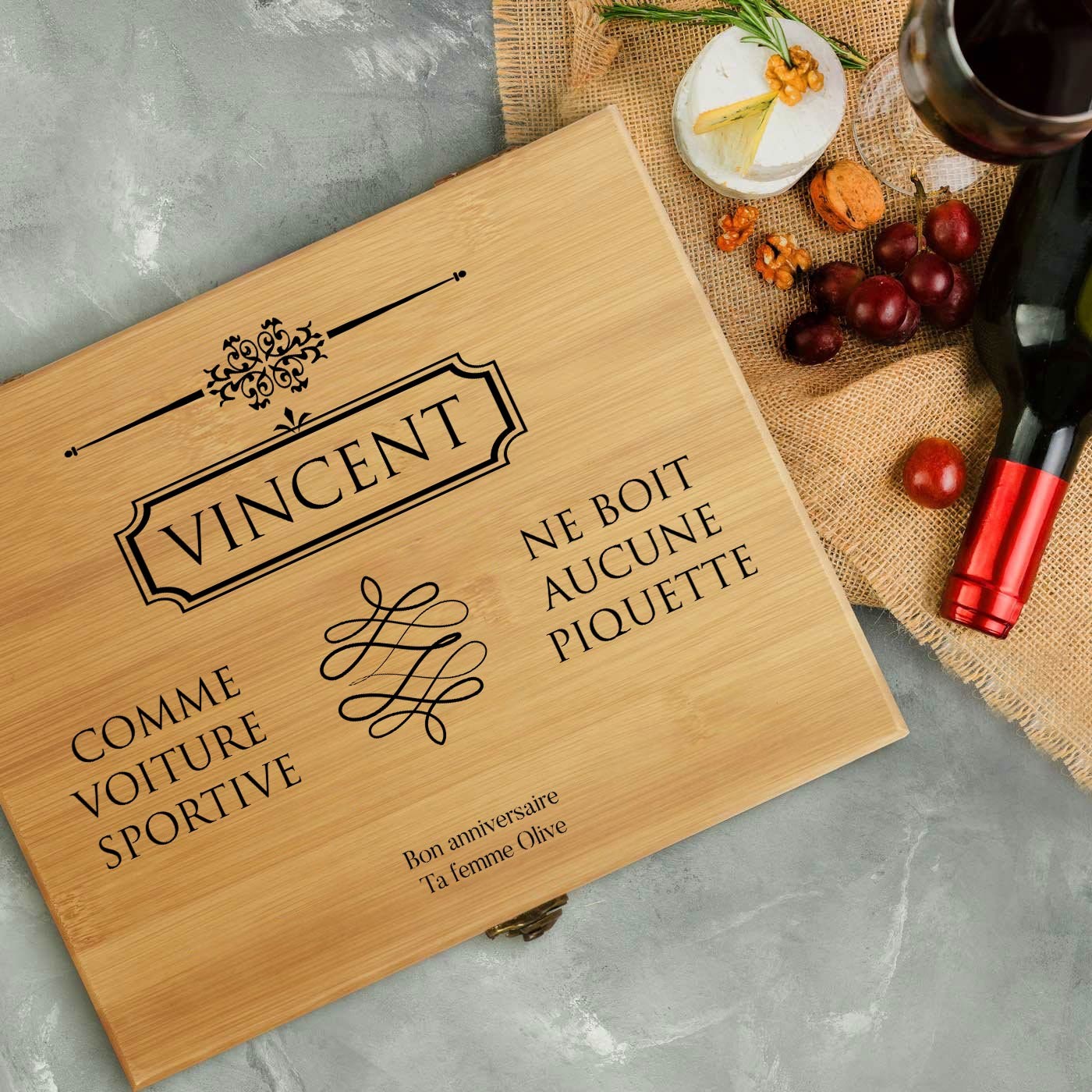 Set de accesorios para vino con caja de madera de bambú personalizada para el cumpleaños de un esposo