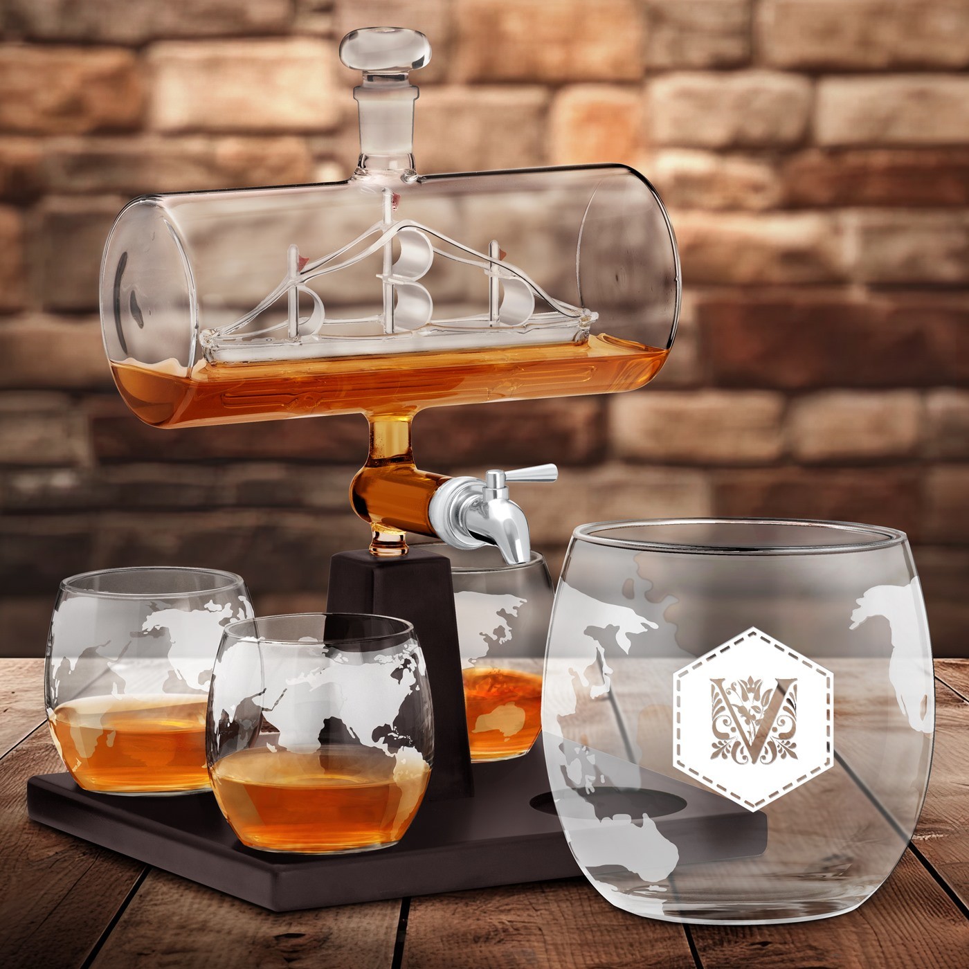 Set de carfas de whisky Murrano con barco y 4 vasos grabados - Personalizado para él y ella