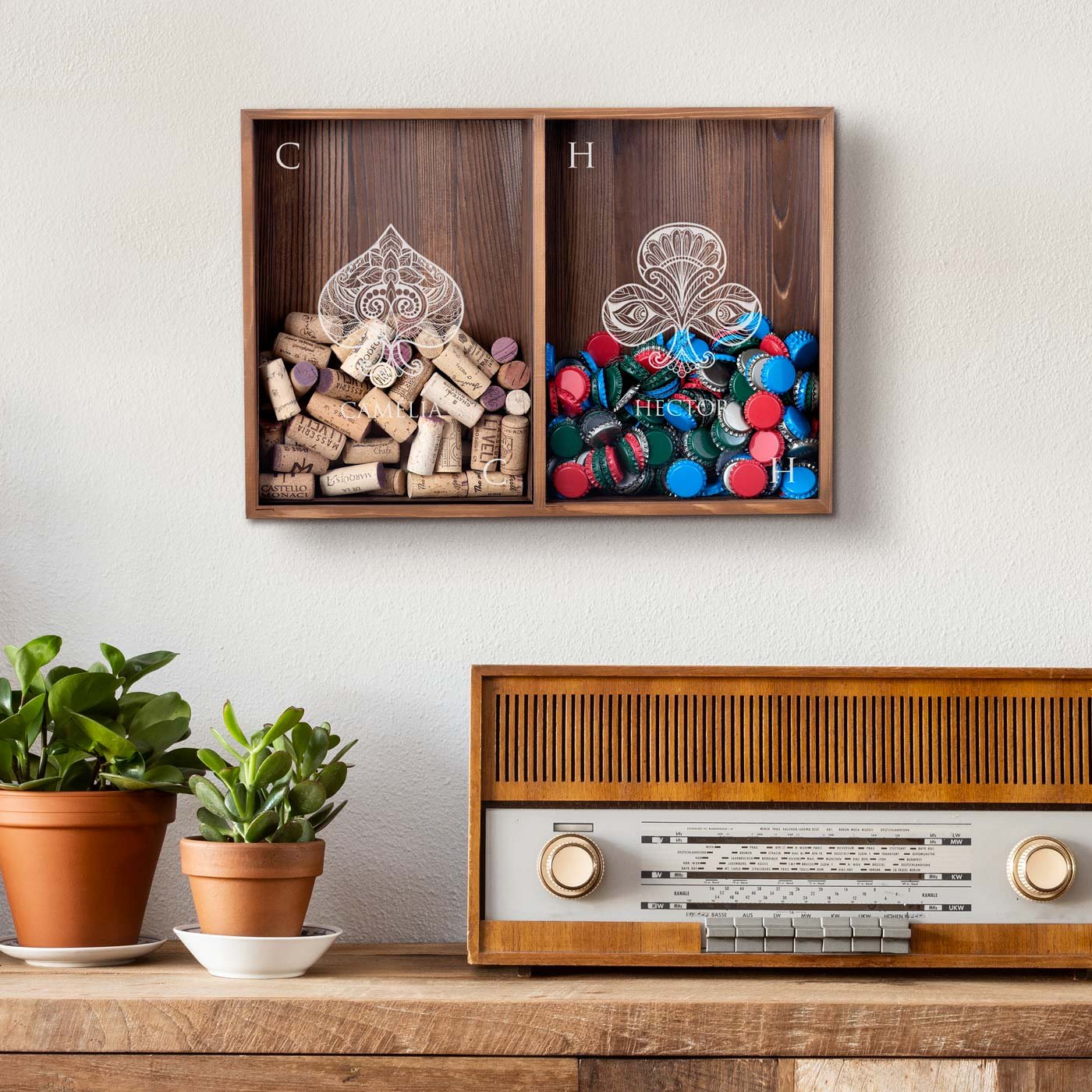 Recolector de tapones de vino y cerveza personalizado Murrano para parejas con temática de juegos de cartas