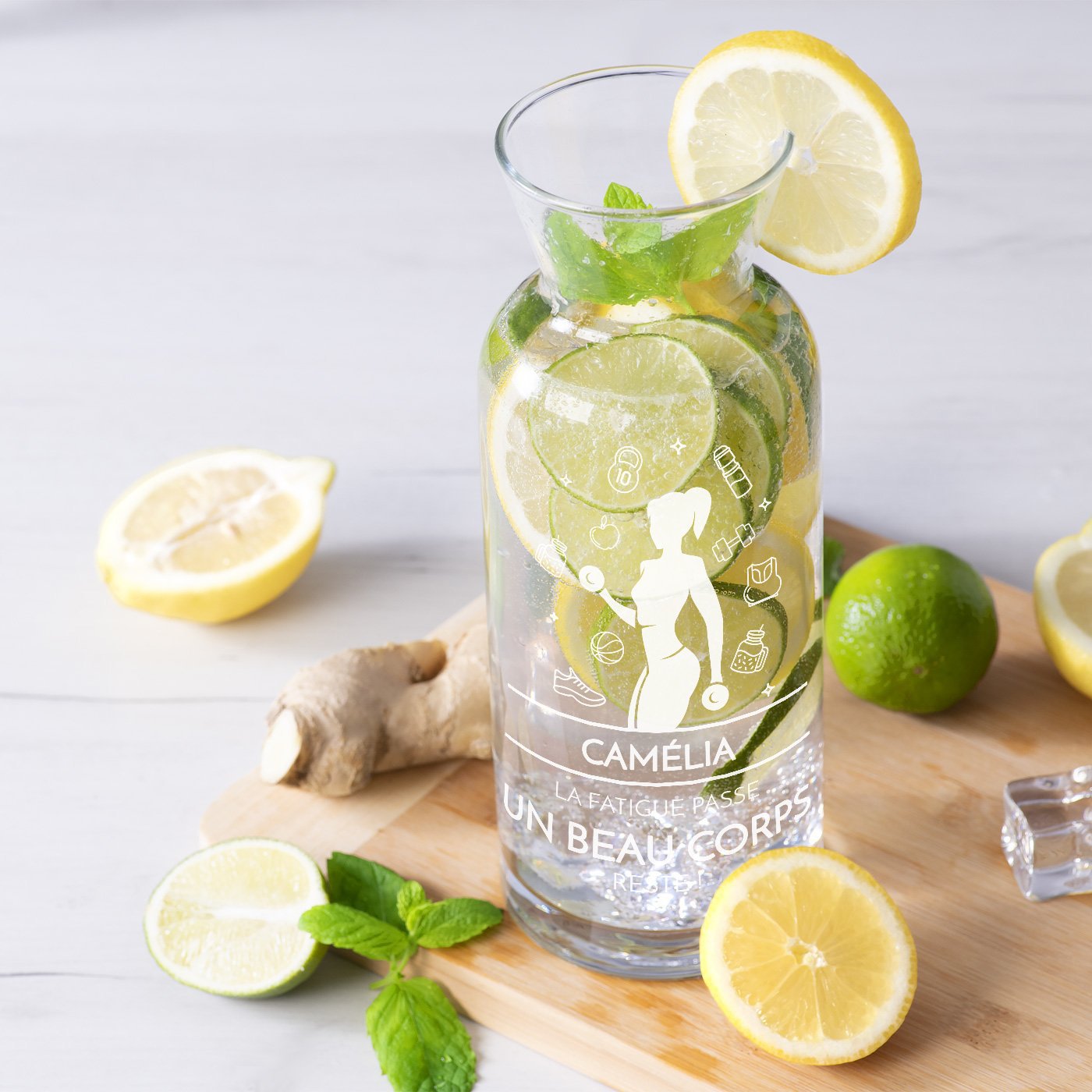 Jarra de agua de vidrio Murrano con grabado para el cumpleaños de una amiga