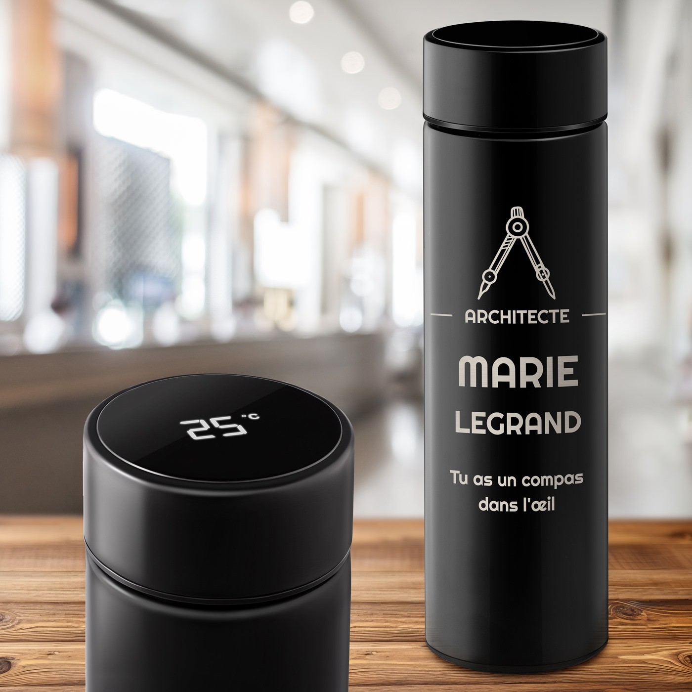 Botella aislante negra personalizada con display LED para su cumpleaños