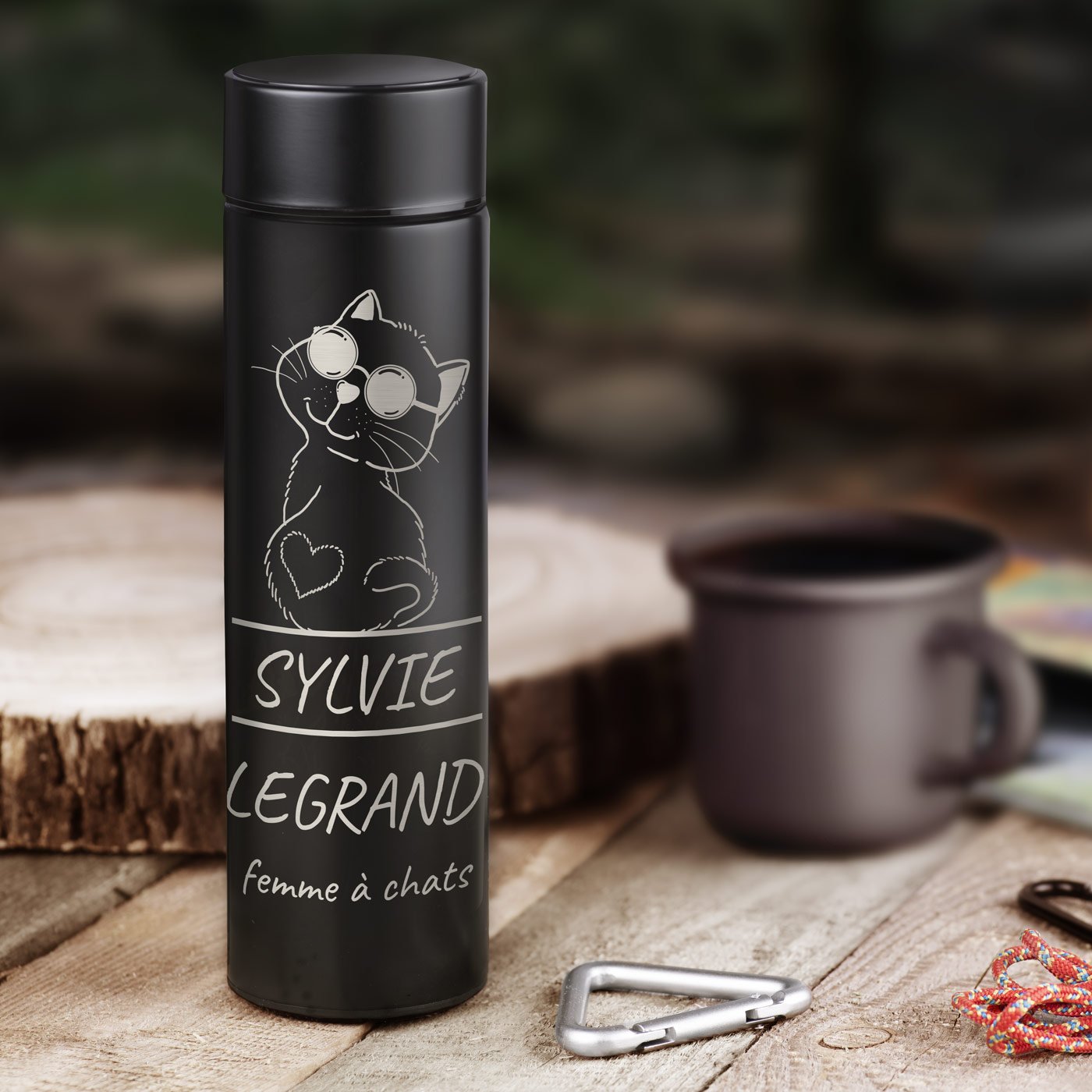 Botella Aislamiento Negro Personalizada con Pantalla LED para una Amante de Gatos