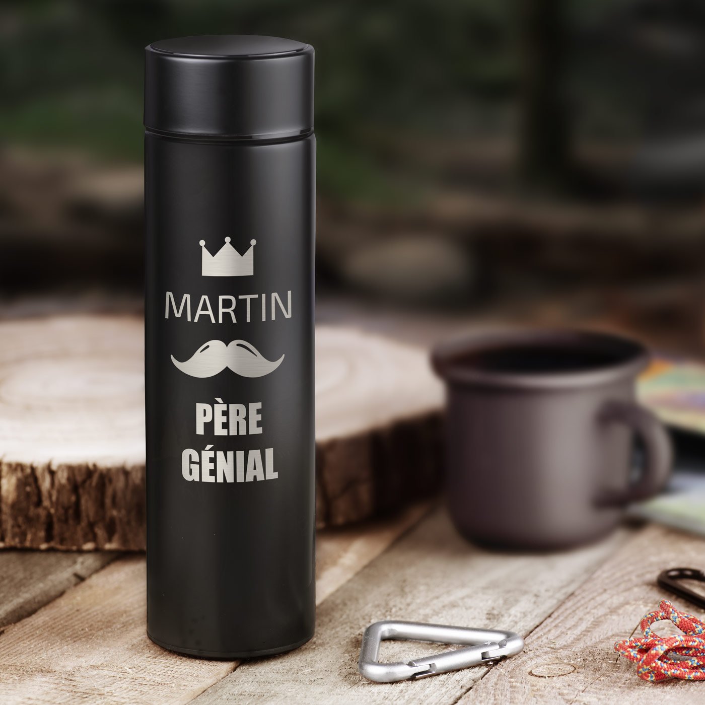 Botella isotérmica negra personalizada con exhibición LED para el cumpleaños de un papá genial