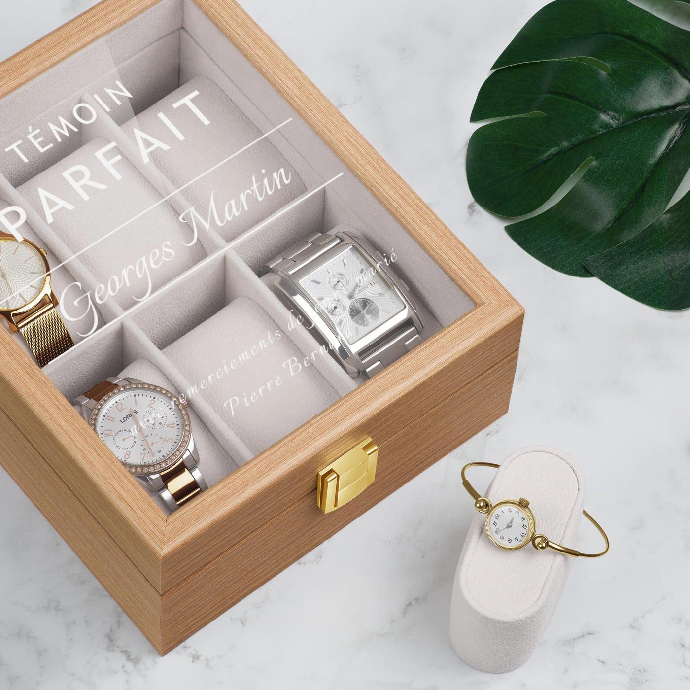 Caja de reloj de madera clara Murrano con grabado para un regalo de agradecimiento de boda