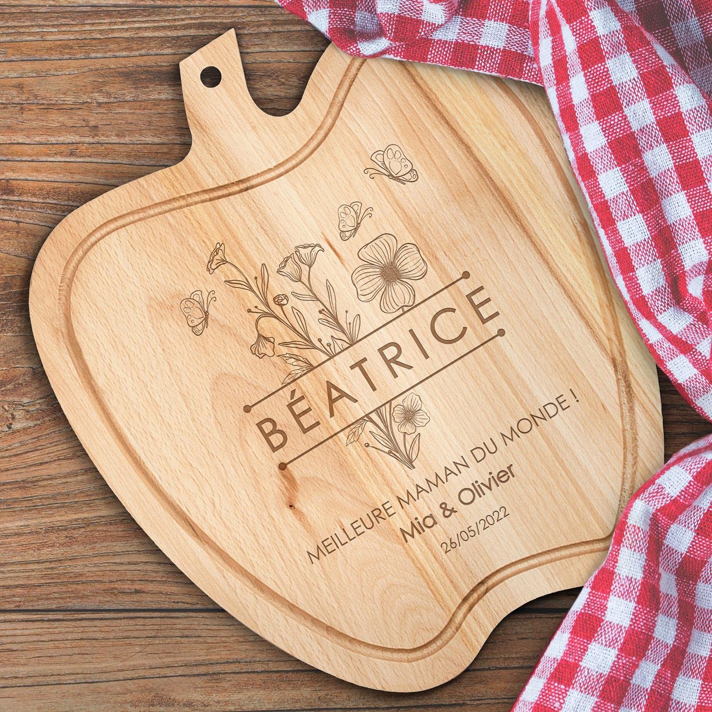 Murrano Apple-Shaped Cutting Board with Engraving for Mother's Day