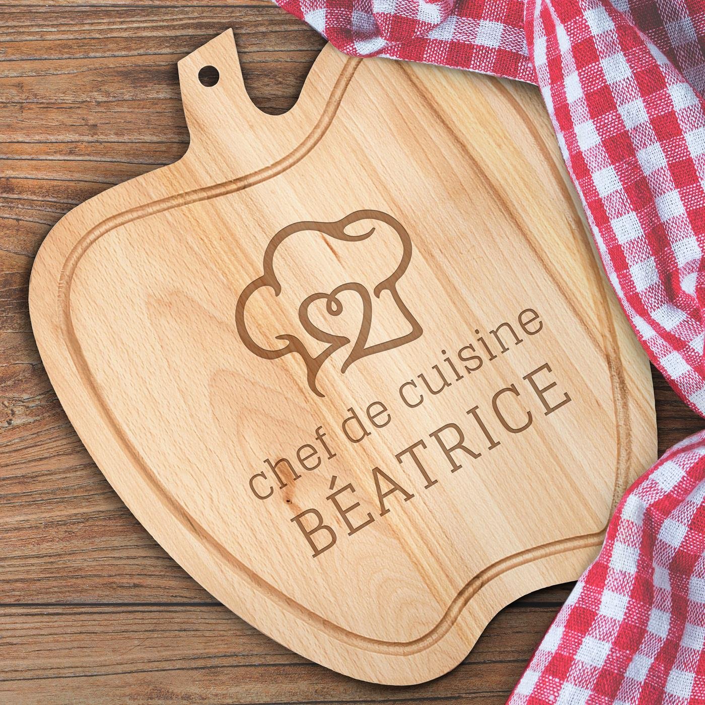 Murrano Apple-Shaped Cutting Board with Personalized Engraving for a Chef's Birthday