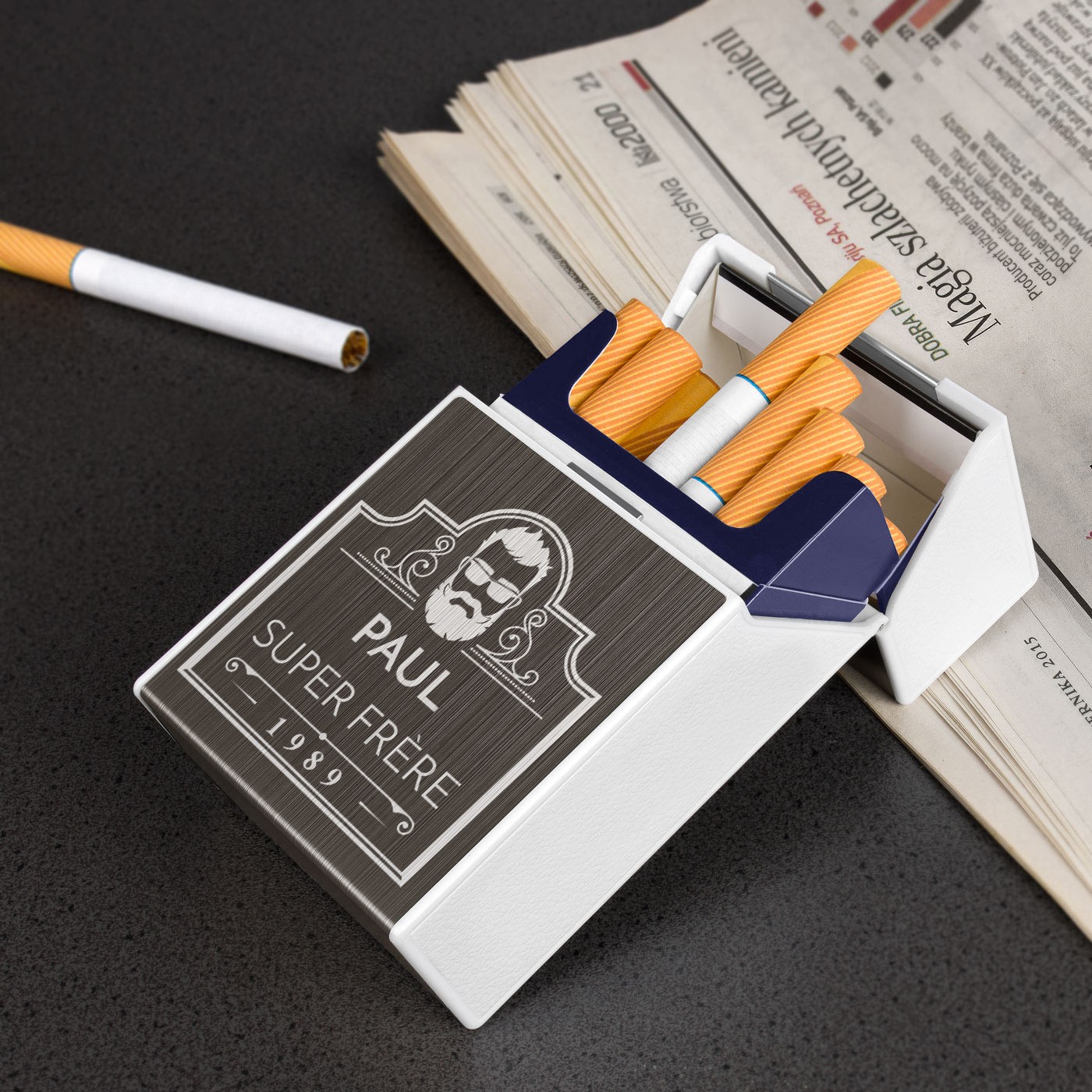 Cajita para cigarrillos personalizada de Murrano para hermanos barbudos con encendedor USB