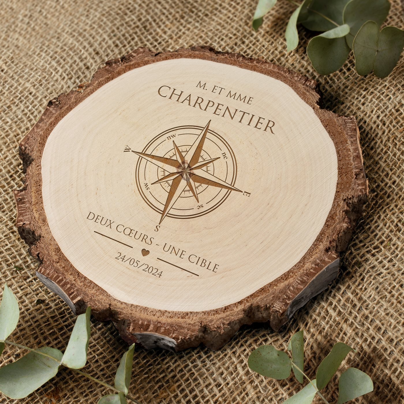 Tronco de madera personalizado para una pareja por su aniversario de boda