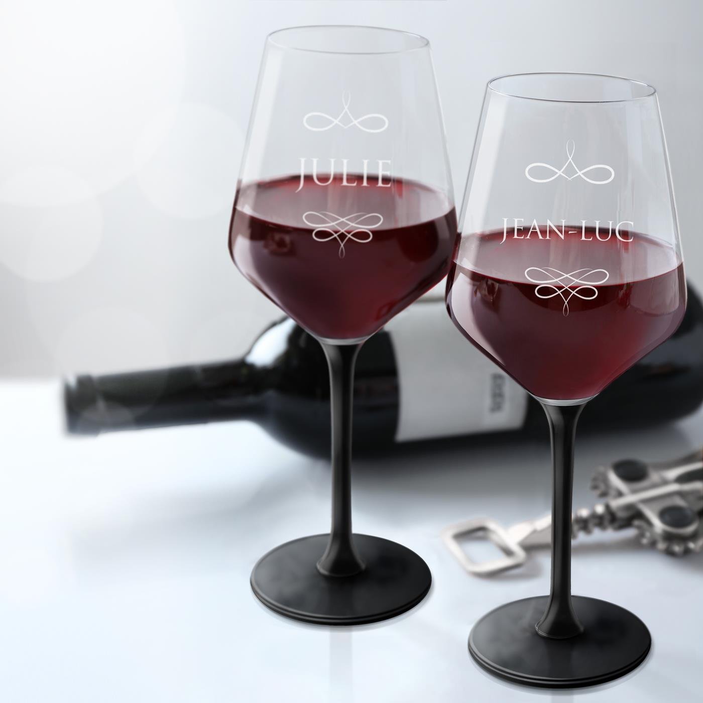 Copas de vino Murrano con pie negro y grabado para recién casados (pack de 2)