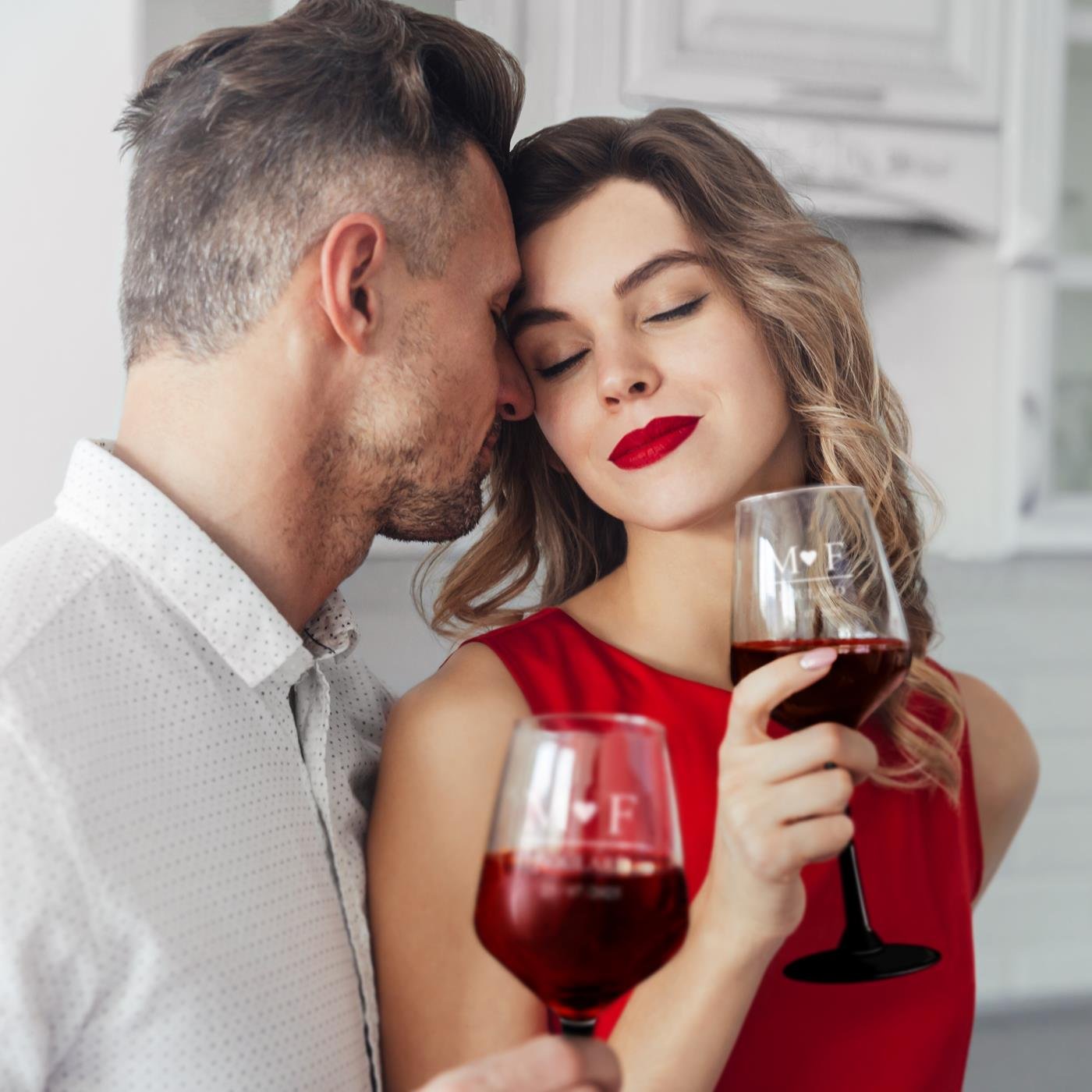 Copas de vino personalizadas Murrano para bodas (base negra, grabado láser)