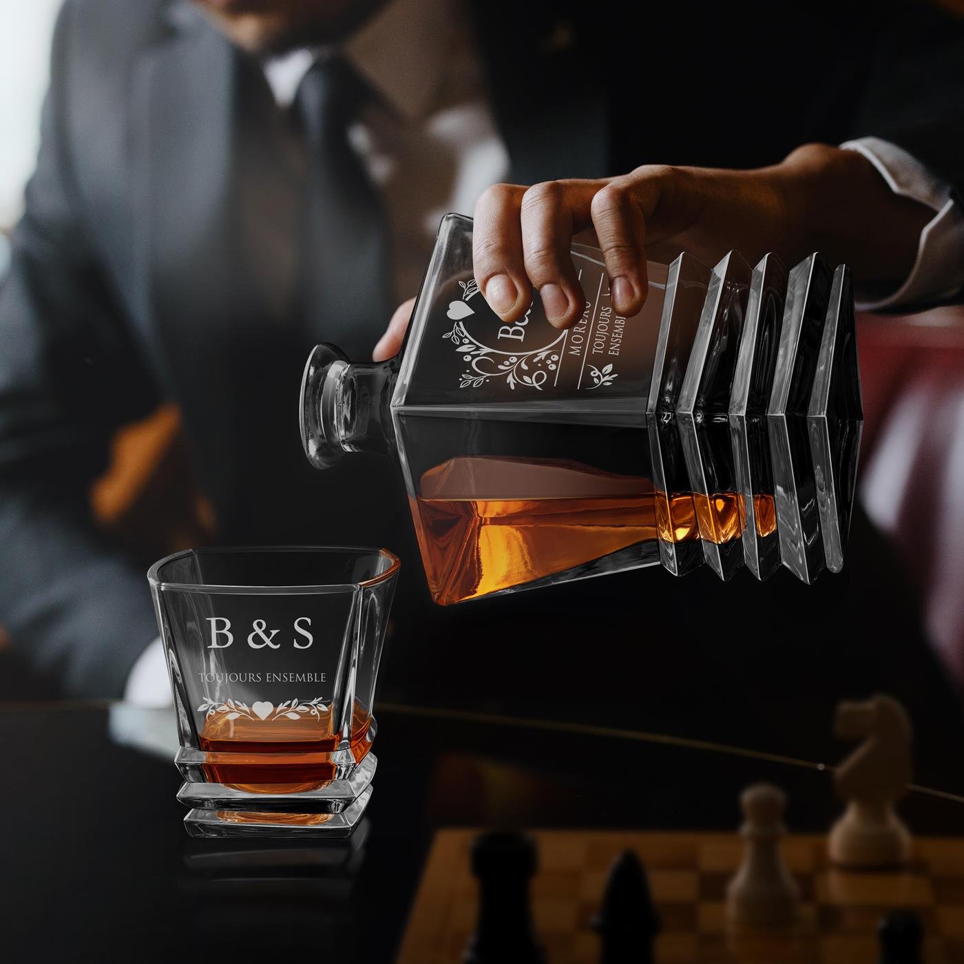 Set de decantador geométrico Murrano con vasos grabados láser para el aniversario de boda de una pareja