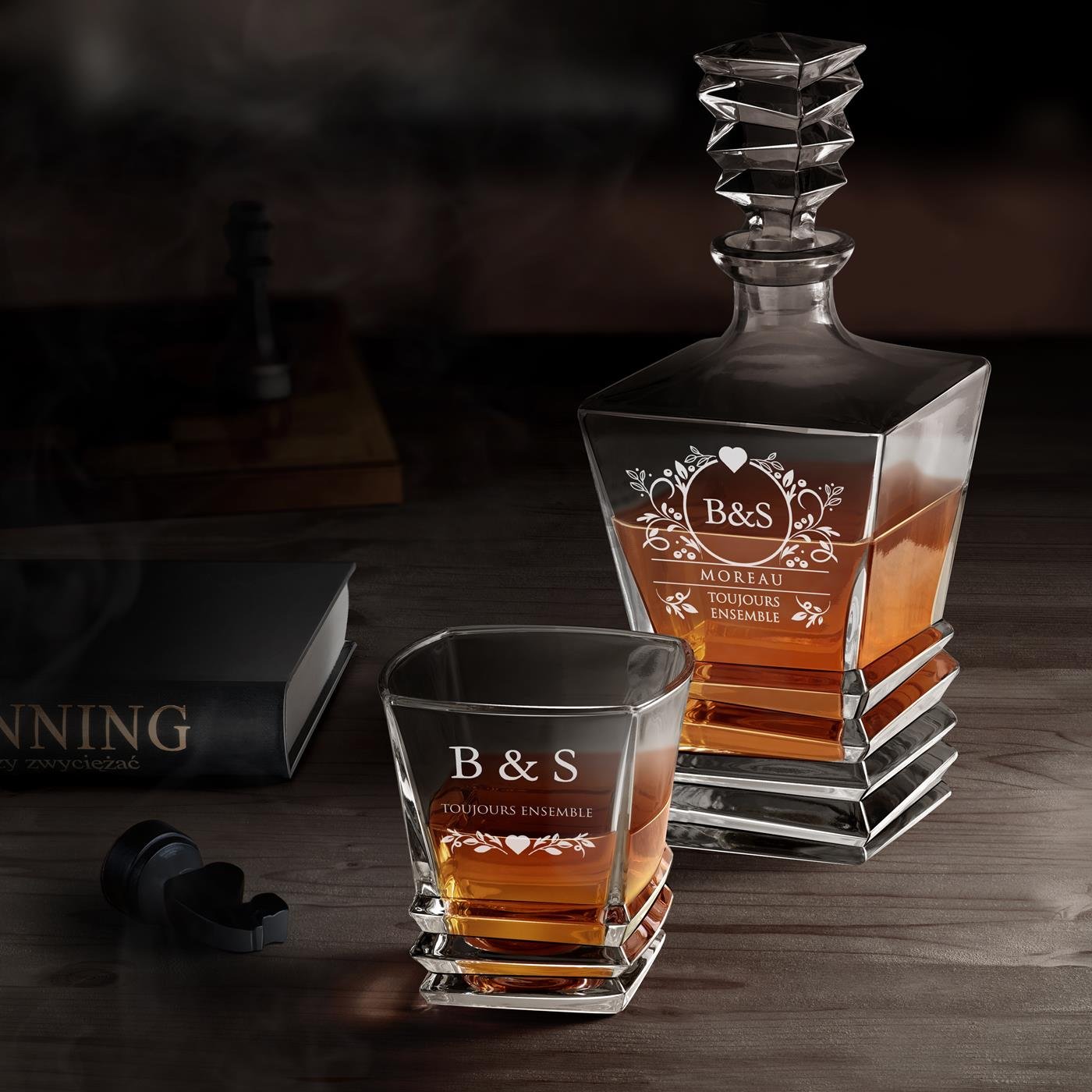Set de decantador geométrico Murrano con vasos grabados láser para aniversario de bodas