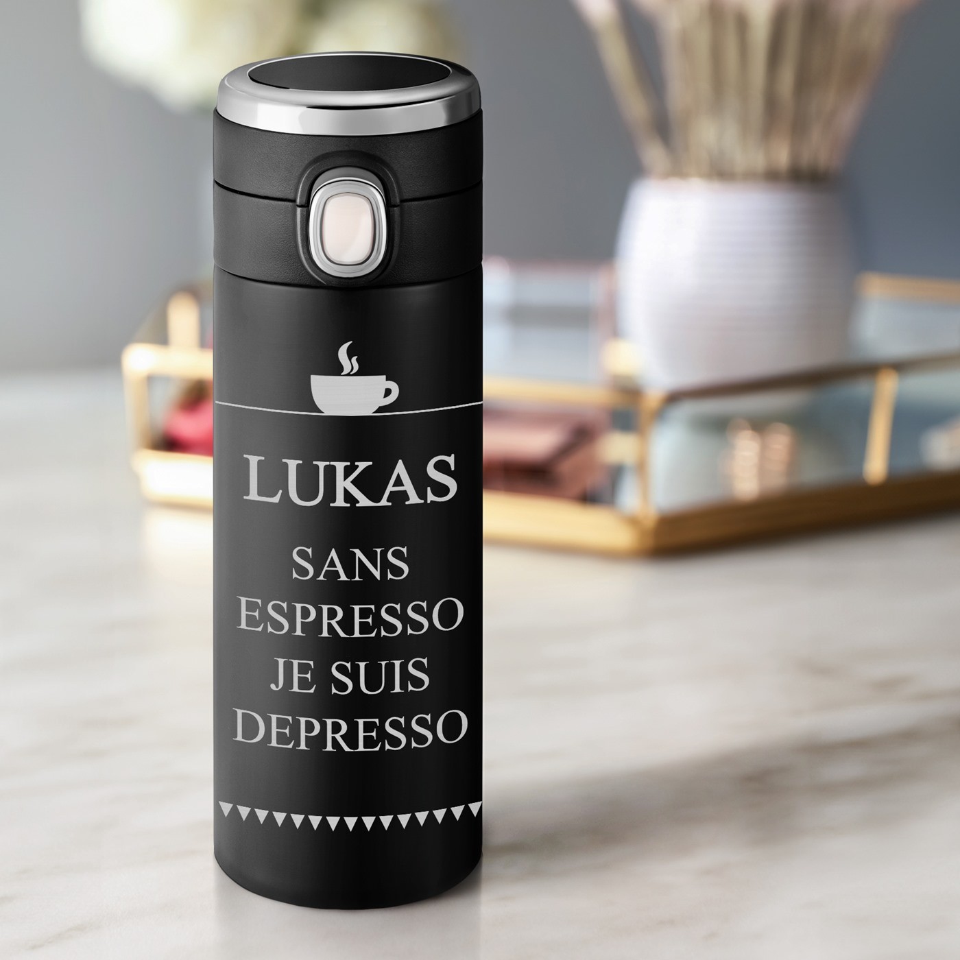 Taza termo negra con exhibición LED para el cumpleaños de un amigo