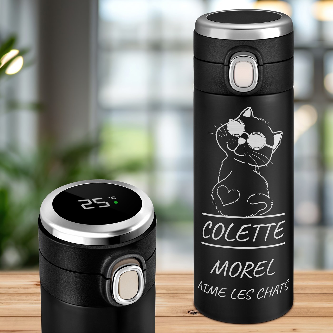 Taza térmica negra Murrano con display LED para el cumpleaños de una amante de los gatos