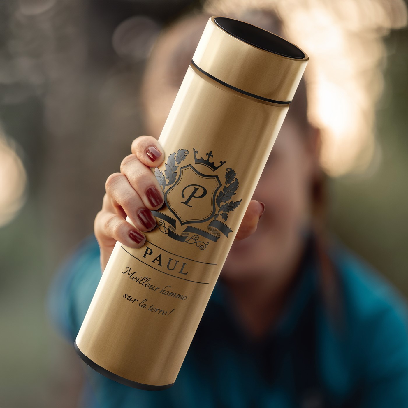 Bouteille isotherme dorée personnalisée avec affichage LED pour l'anniversaire d'un homme