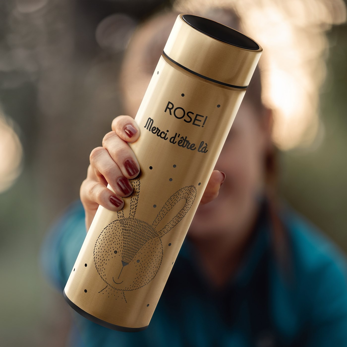 Botella Aislante Dorada Personalizada con Pantalla LED para Mujer - Regalo de Aniversario de Boda
