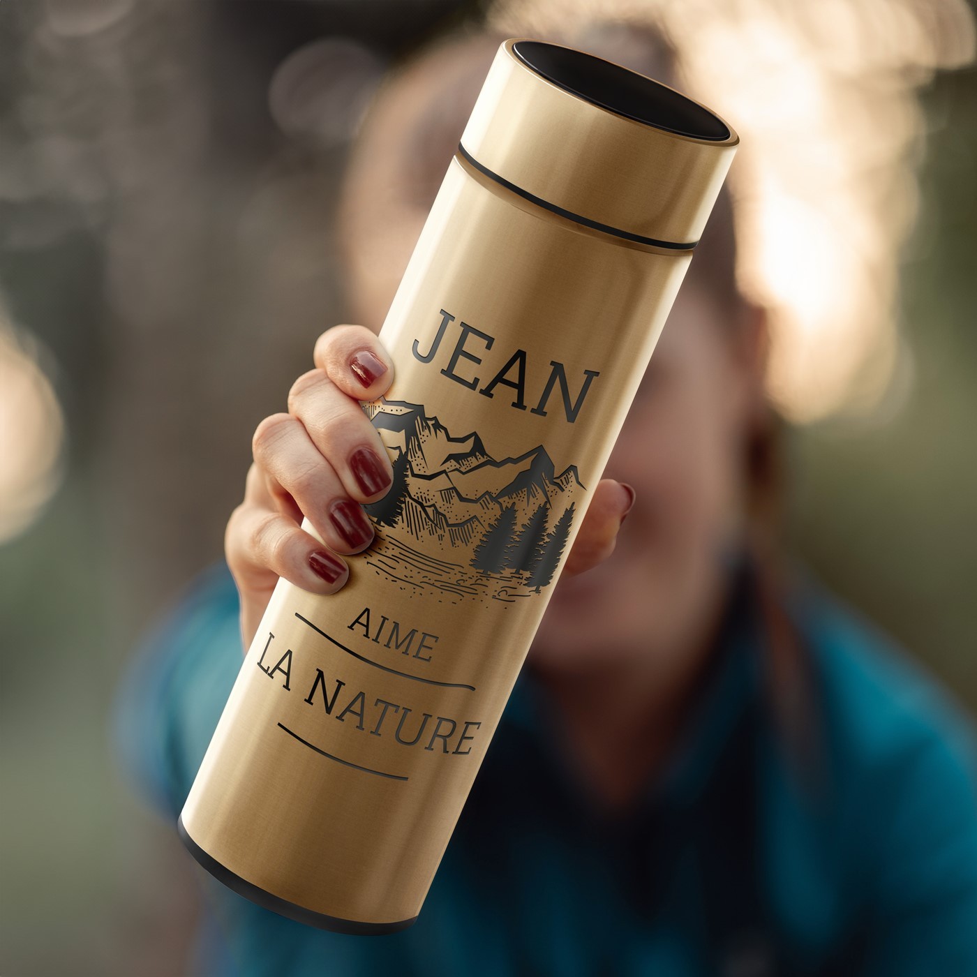 Murrano Golden Insulated Bottle with LED Display for Mountain Enthusiast