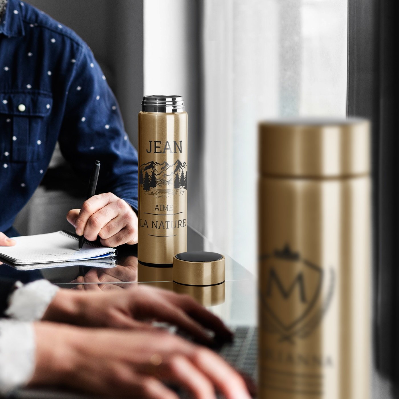 Murrano Golden Insulated Bottle with LED Display for Mountain Enthusiast