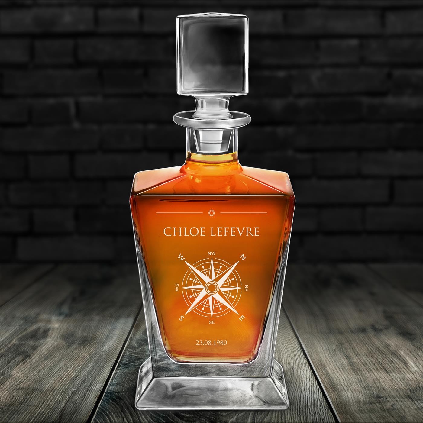 Decantador de whisky Murrano Pirámide con grabado personalizado para el aniversario de una mujer