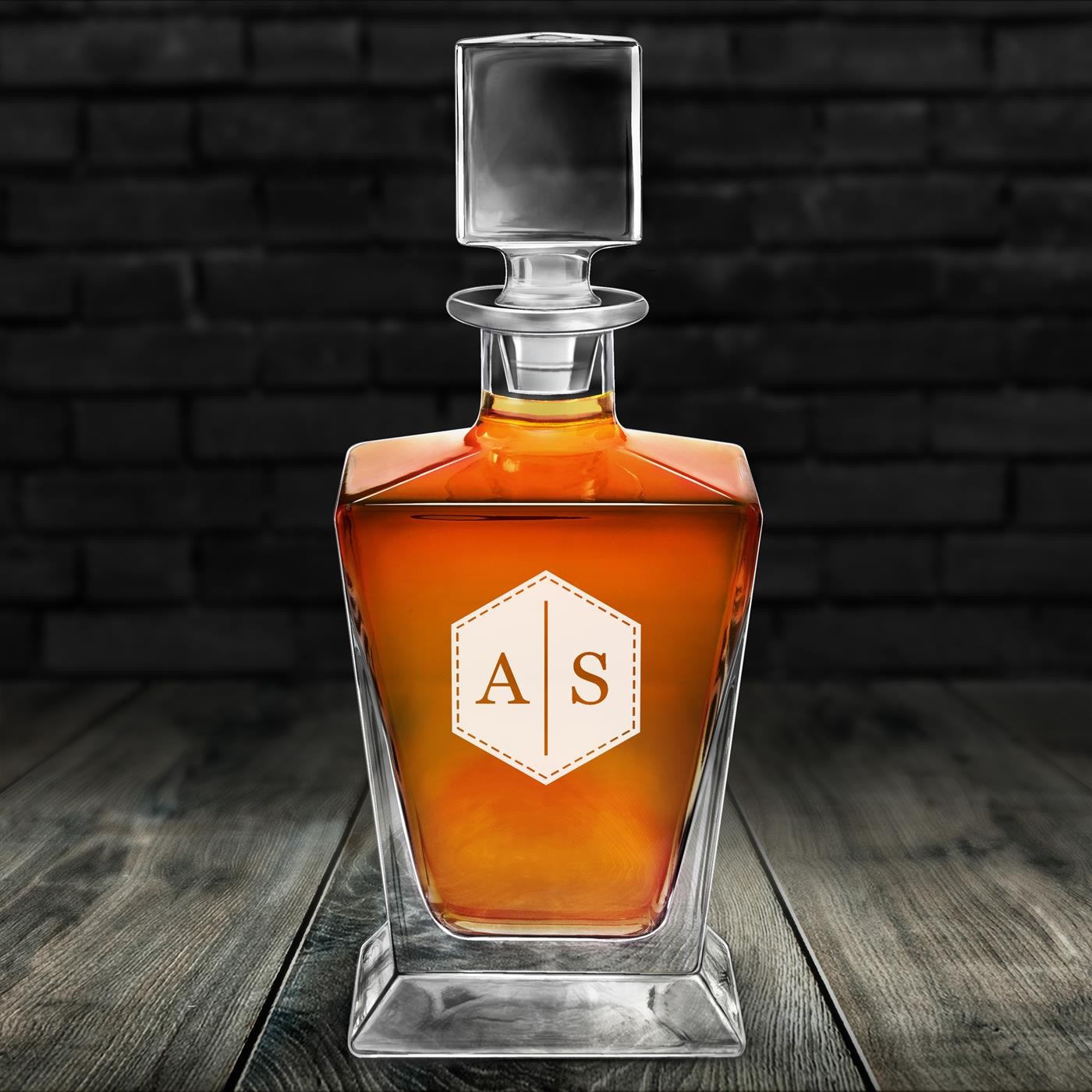 Jarra de whisky Murrano Pirámide con grabado para pareja con iniciales