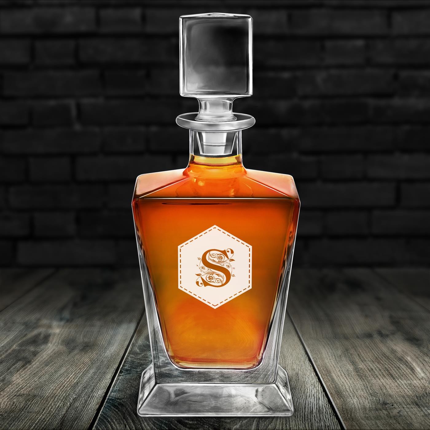 Decantador de whisky Murrano Pirámide con grabación personalizada para caballeros