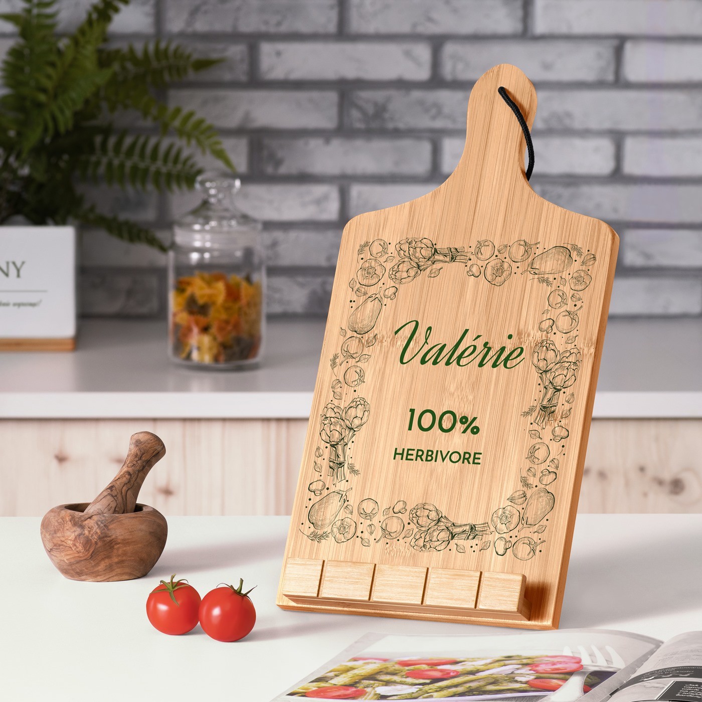 Soporte de libro personalizado en forma de tabla de cortar para el cumpleaños de una colega