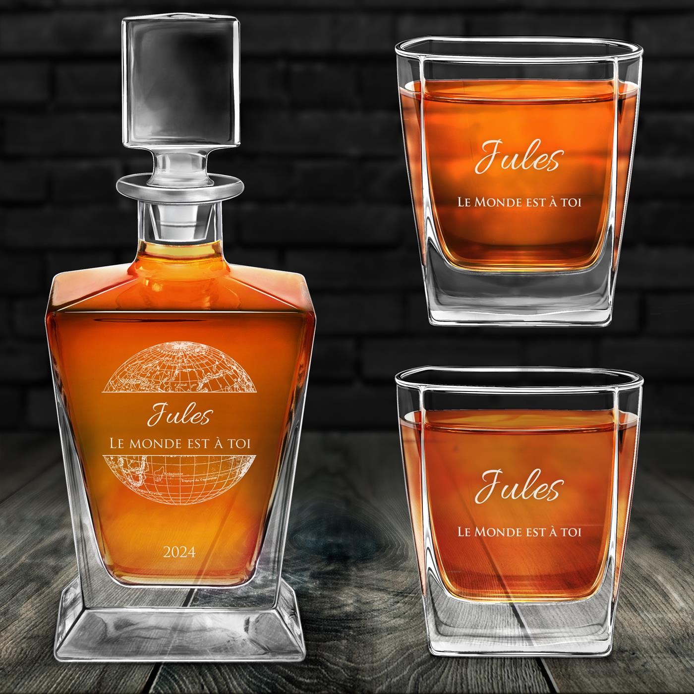 Decantador de whisky Murrano Pyramid y 2 vasos con grabado para hombre joven